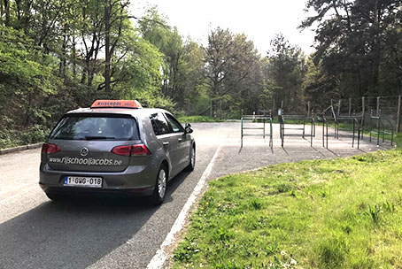 Praktijkles auto bij Rijschool Jacobs in Genk